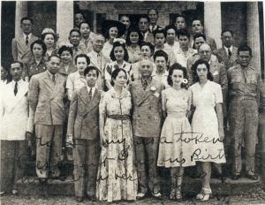 Commonwealth government-in-exile and members of the Filipino community, Leesburg, VA, shortly after President Quezon's arrival, May, 1942.  President Quezon's doctors are: (2nd row, first on right) Benvenudo R. Diño; (2ns row, 2nd from right) Dr. Andreas Trepp; (2nd row, 1st from right) Emigdio Cruz.